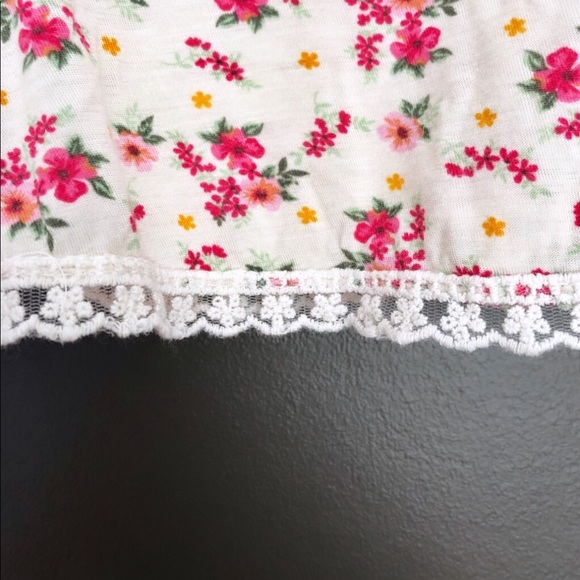 Floral Lace Lined Crop Top - Picture 3 of 3